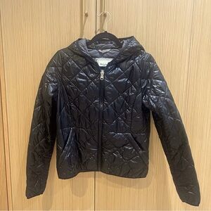 Stay stylish and cozy in this classic Black Abercrombie Light Puff Jacket.